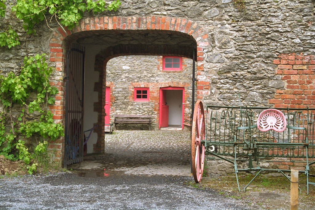 attrezzature agricole professionali EuroAgrix cortile